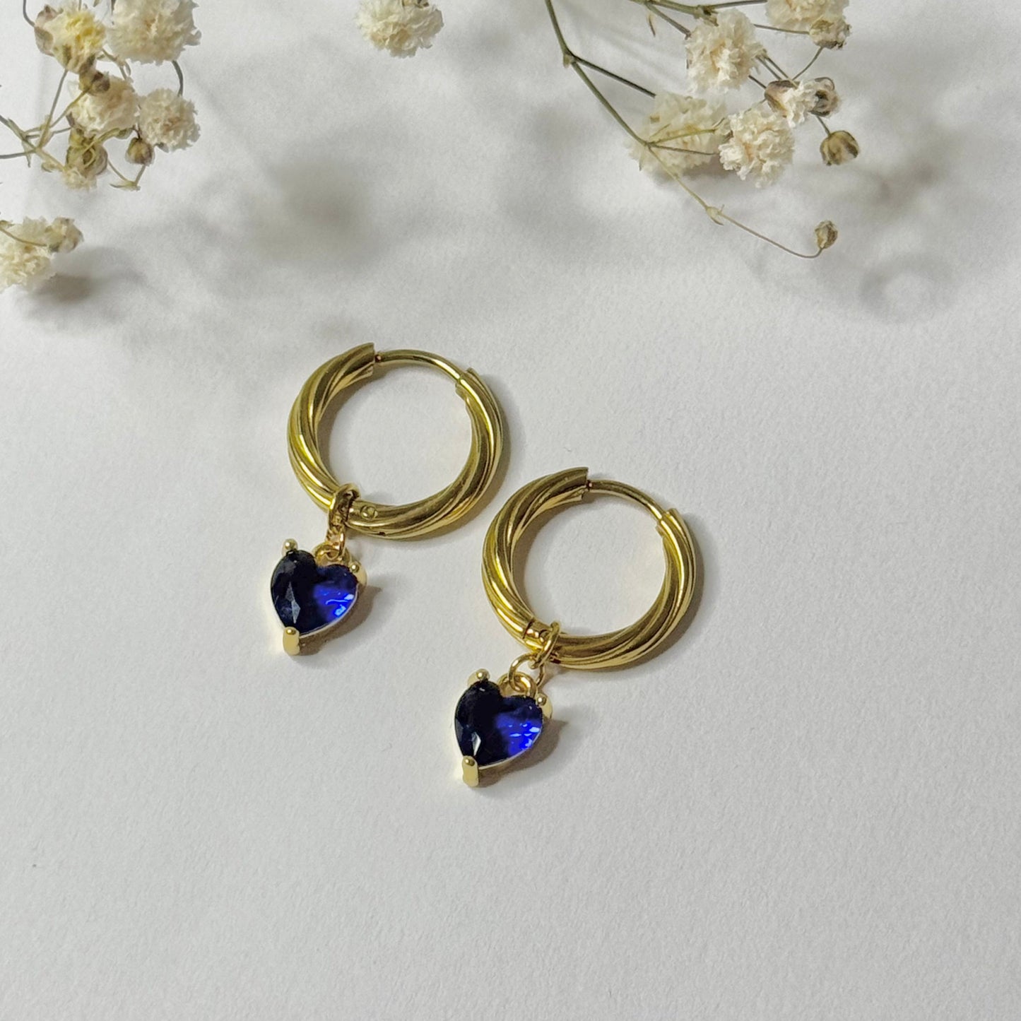 Boucles d'oreilles créoles torsadées dorées en acier inoxydable et pendentif coeur bleu lapis