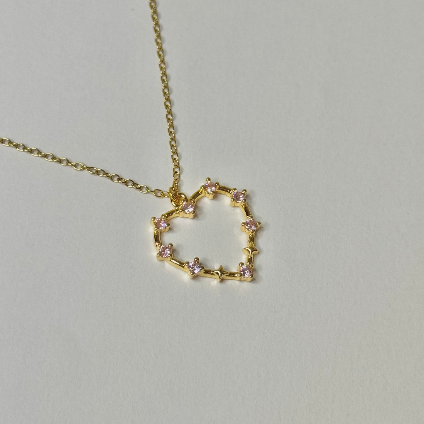 Collier doré en acier inoxydable et pendentif coeur oxyde de zirconium rose