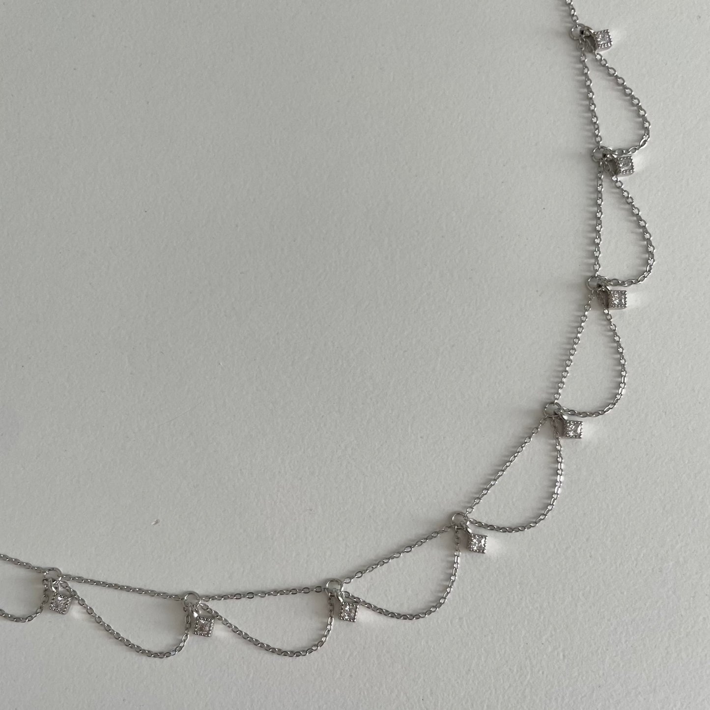 Collier argenté en acier inoxydable et pendentifs en oxyde de zirconium