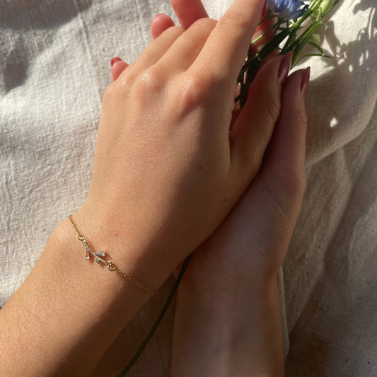 bracelet petit poignet réglable branche dore acier inoxydable oxyde de zirconium blanc minimaliste