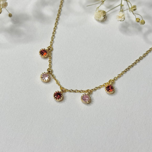 Bracelet petit poignet dore en acier inoxydable et pendentifs rose et rouge en oxyde de zirconium