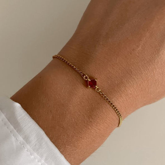 bracelet petit poignet en acier inoxydable dore réglable et rouge rubis