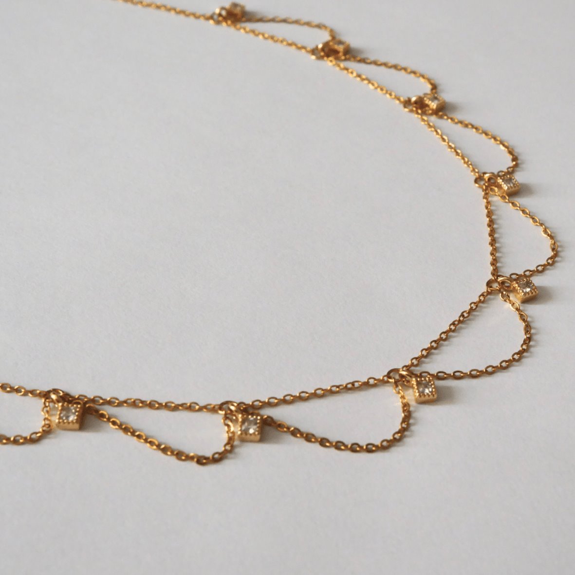 Collier doré en acier inoxydable et pendentifs en oxyde de zirconium