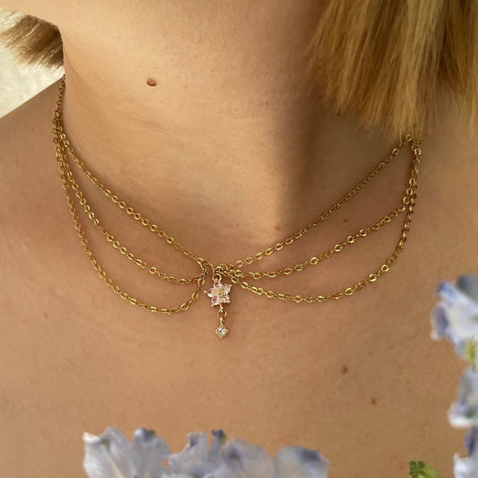 collier dore acier inoxydable rangs multiples pendentif fleur rose oxyde de zirconium