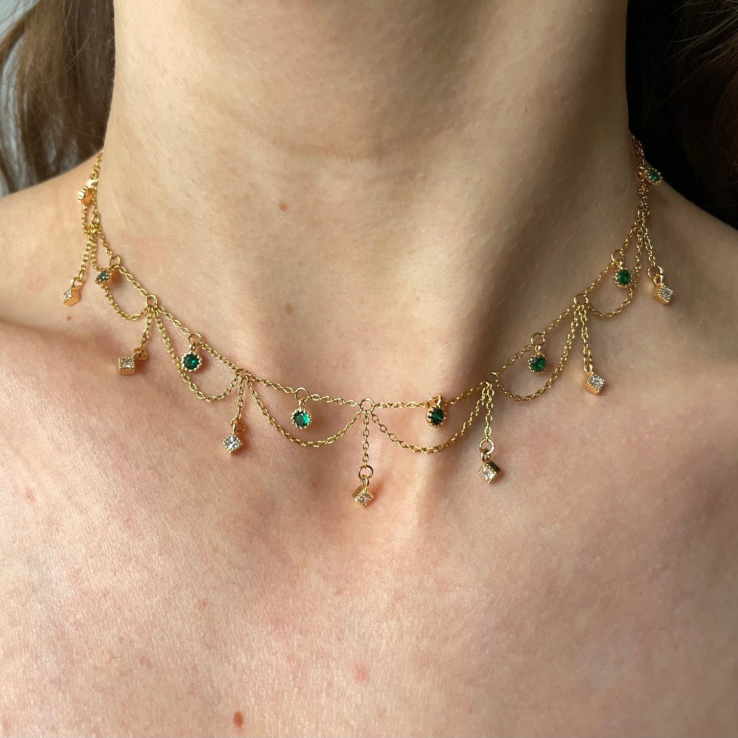 Collier royal princesse réglable doré en acier inoxydable pendentif vert émeraude et losange blanc en oxyde de zirconium