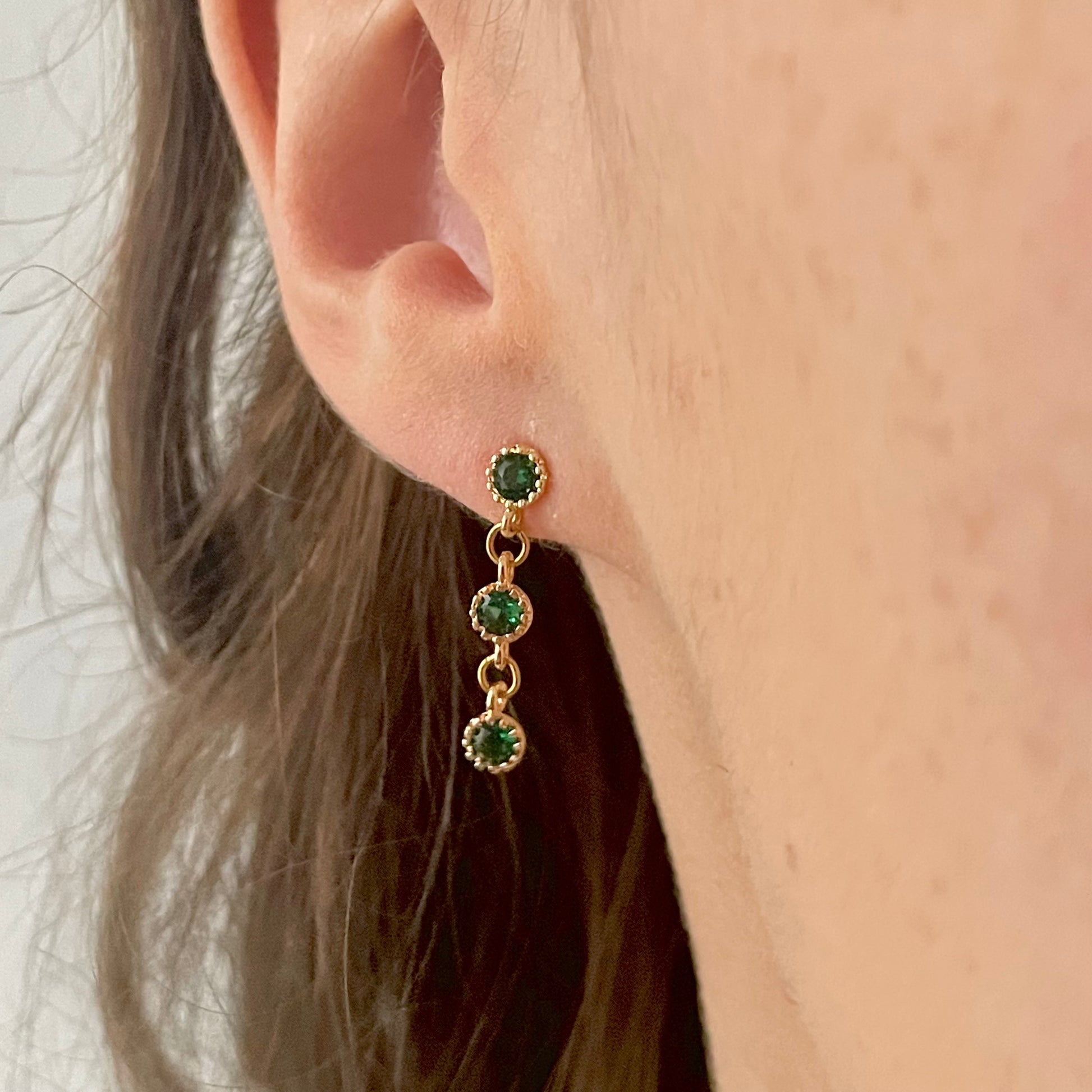 Boucles d oreilles pendantes zircons vert emeraude