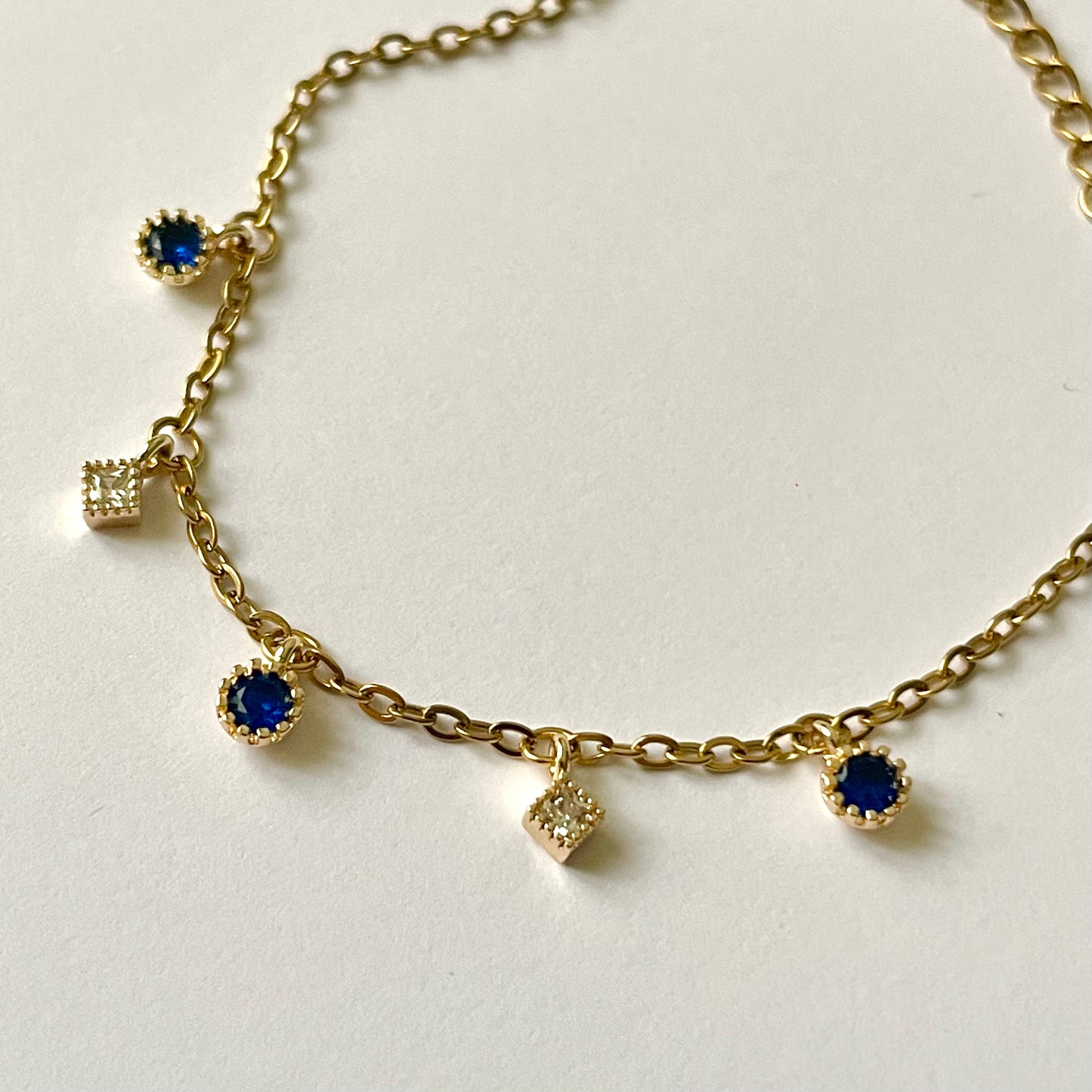Bracelet doré acier inoxydable pendentifs strass zircons losange bleu lapis