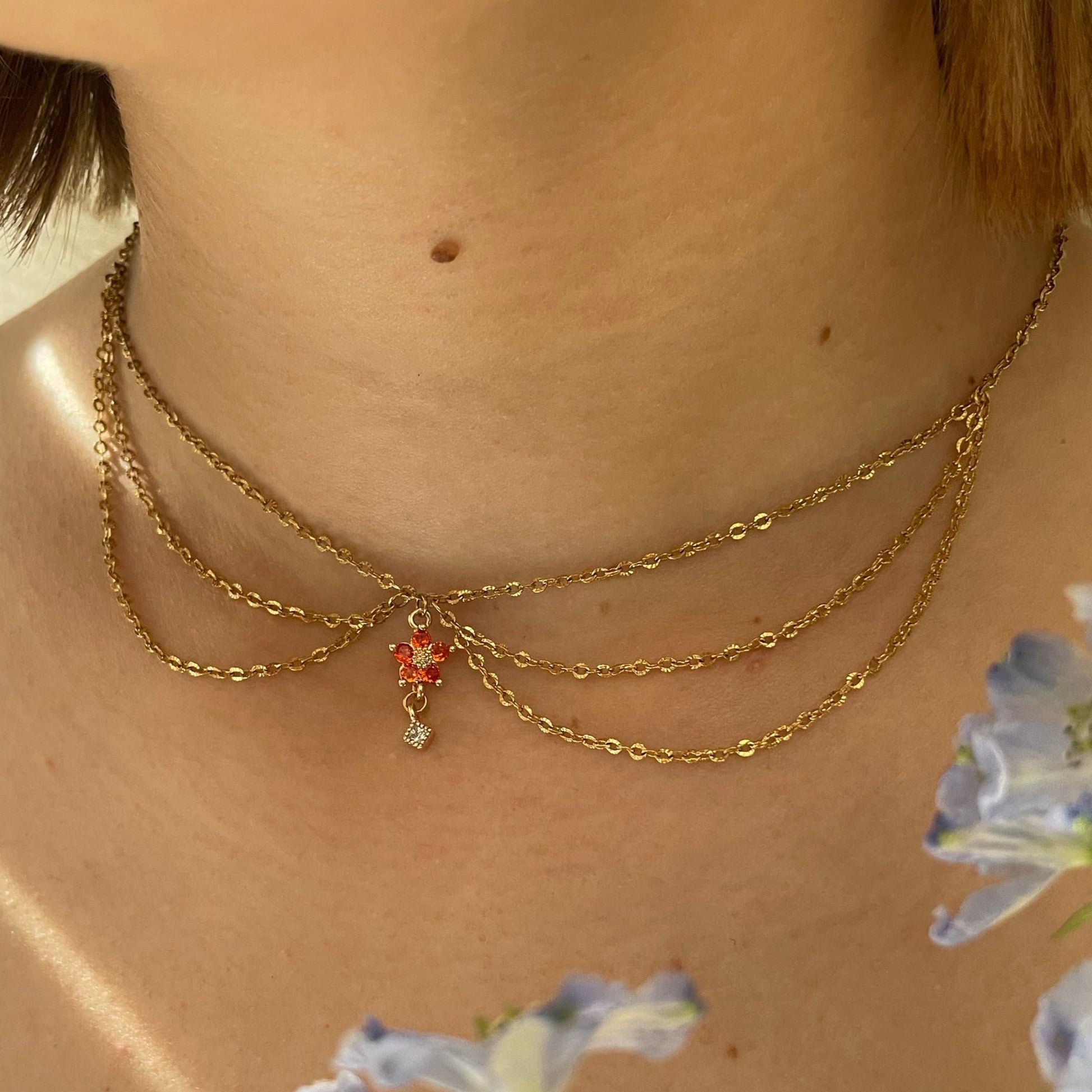 collier dore acier inoxydable rangs multiples pendentif fleur orange oxyde de zirconium